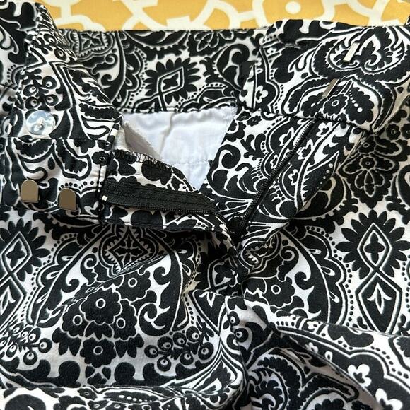 Ann Taylor Signature Shorts Size 10 Black White Damask Pattern 4.5" Inseam - Picture 6 of 9